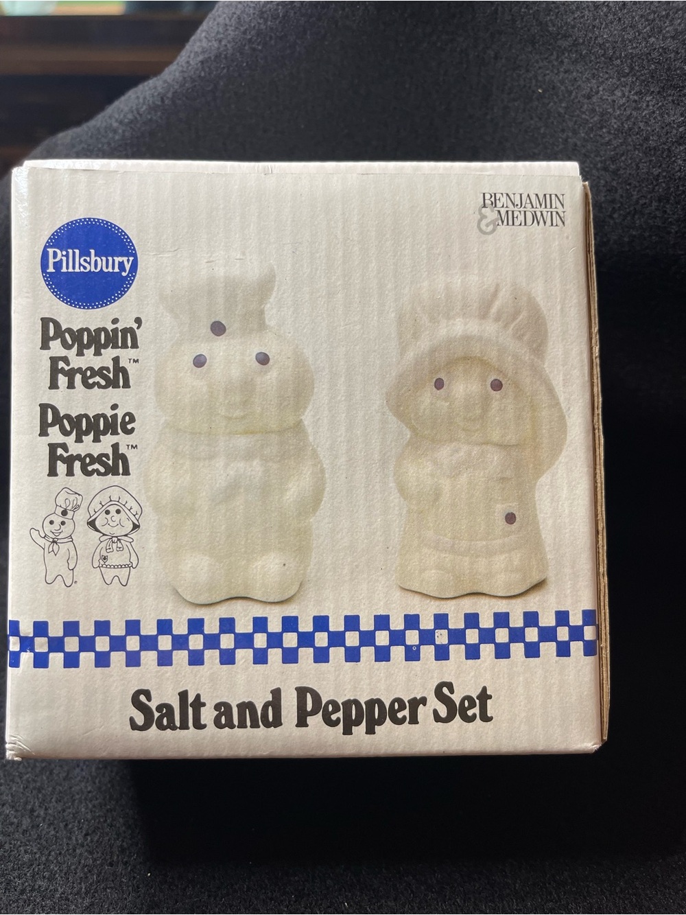 Vintage ! Pillsbury Poppin' Fresh Salt and Pepper Set - Cream